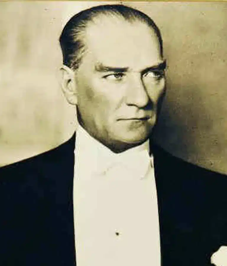 Mustafa Kemal Atatürk Kimdir?