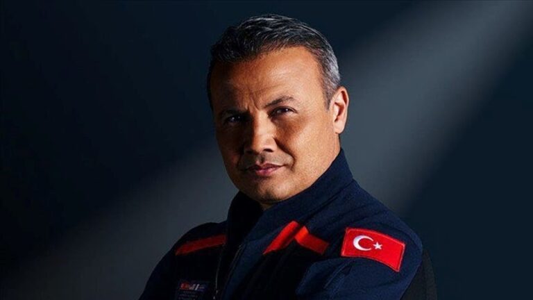 İlk Türk astronot Alper Gezeravcı kimdir?