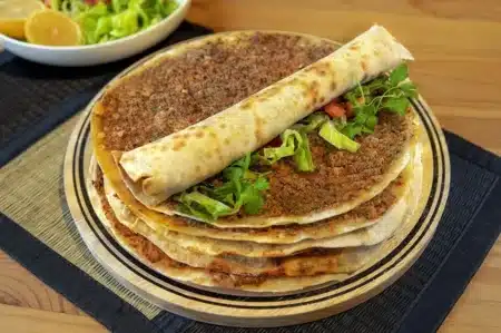 Lahmacun İçi Nasıl Yapılır? Ev Yapımı Lahmacun İçi Tarifi